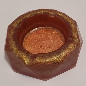 Handmade resin ashtray with chameleon pigments